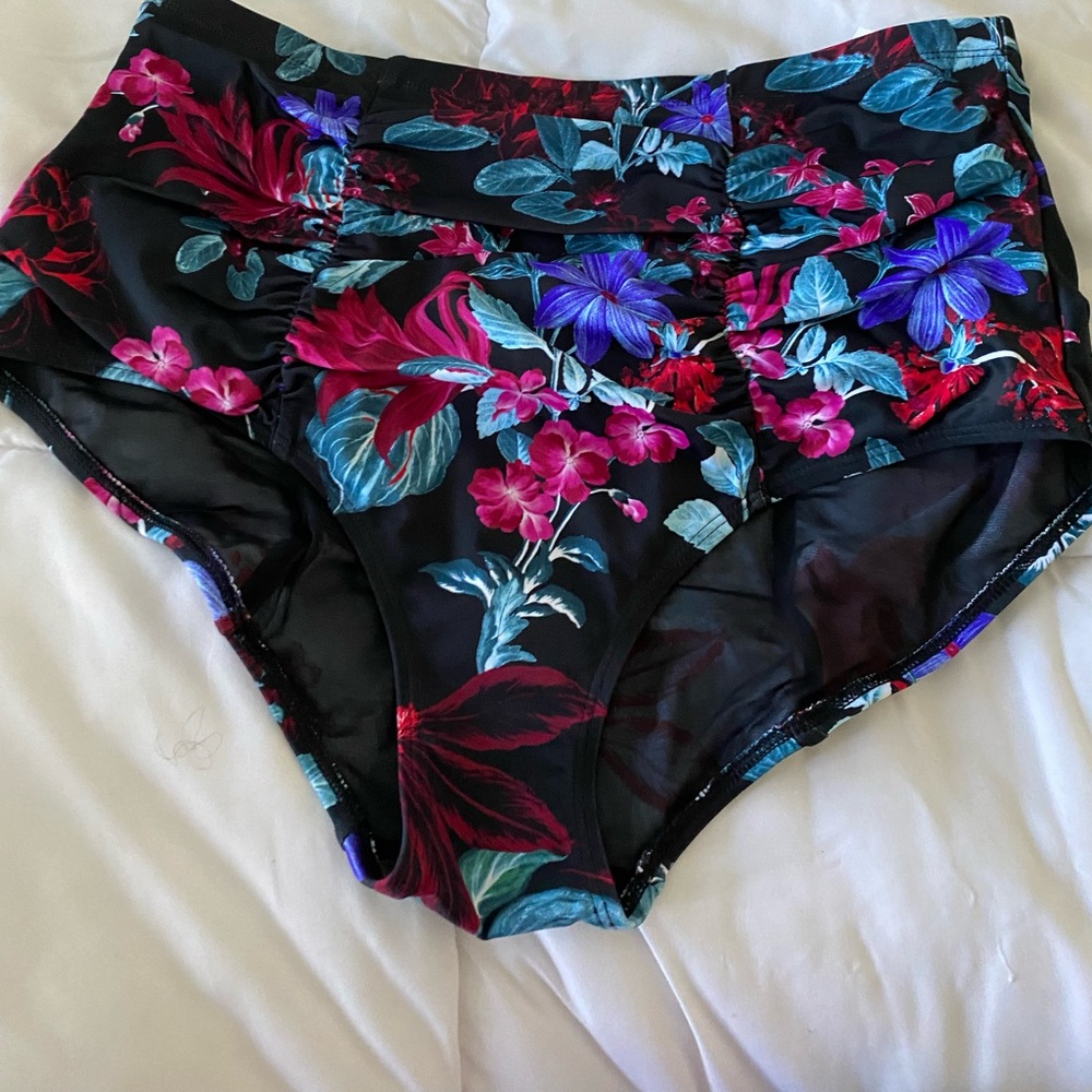 NWOT torrid brand bikini bottom. Size 0 on torrid size scale